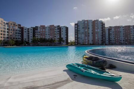 Departamento En Cancun Con 7 Albercas Tipo Playa Y Laguna Ngoại thất bức ảnh