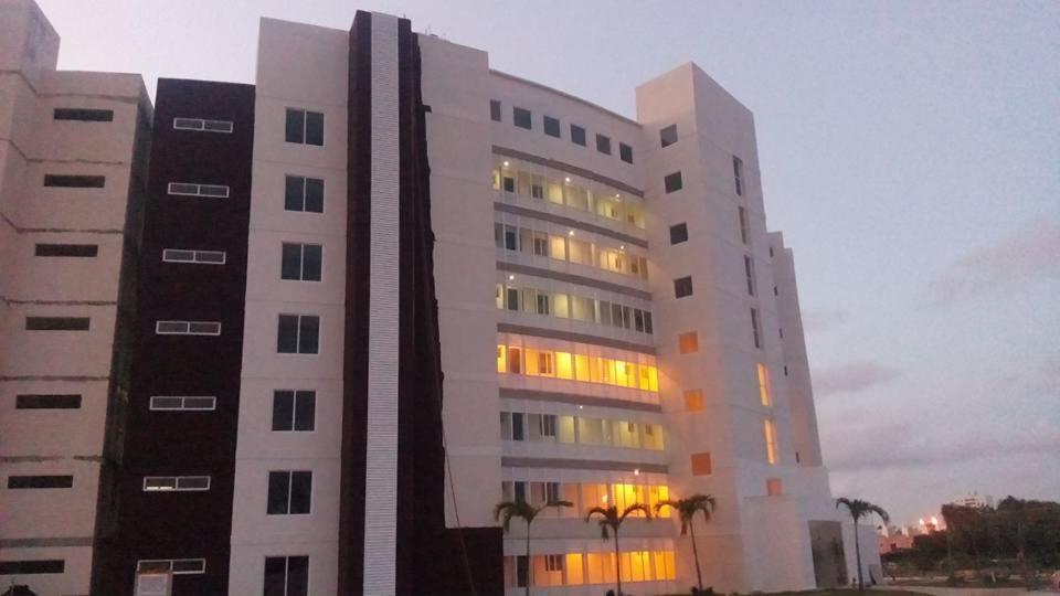 Departamento En Cancun Con 7 Albercas Tipo Playa Y Laguna Ngoại thất bức ảnh